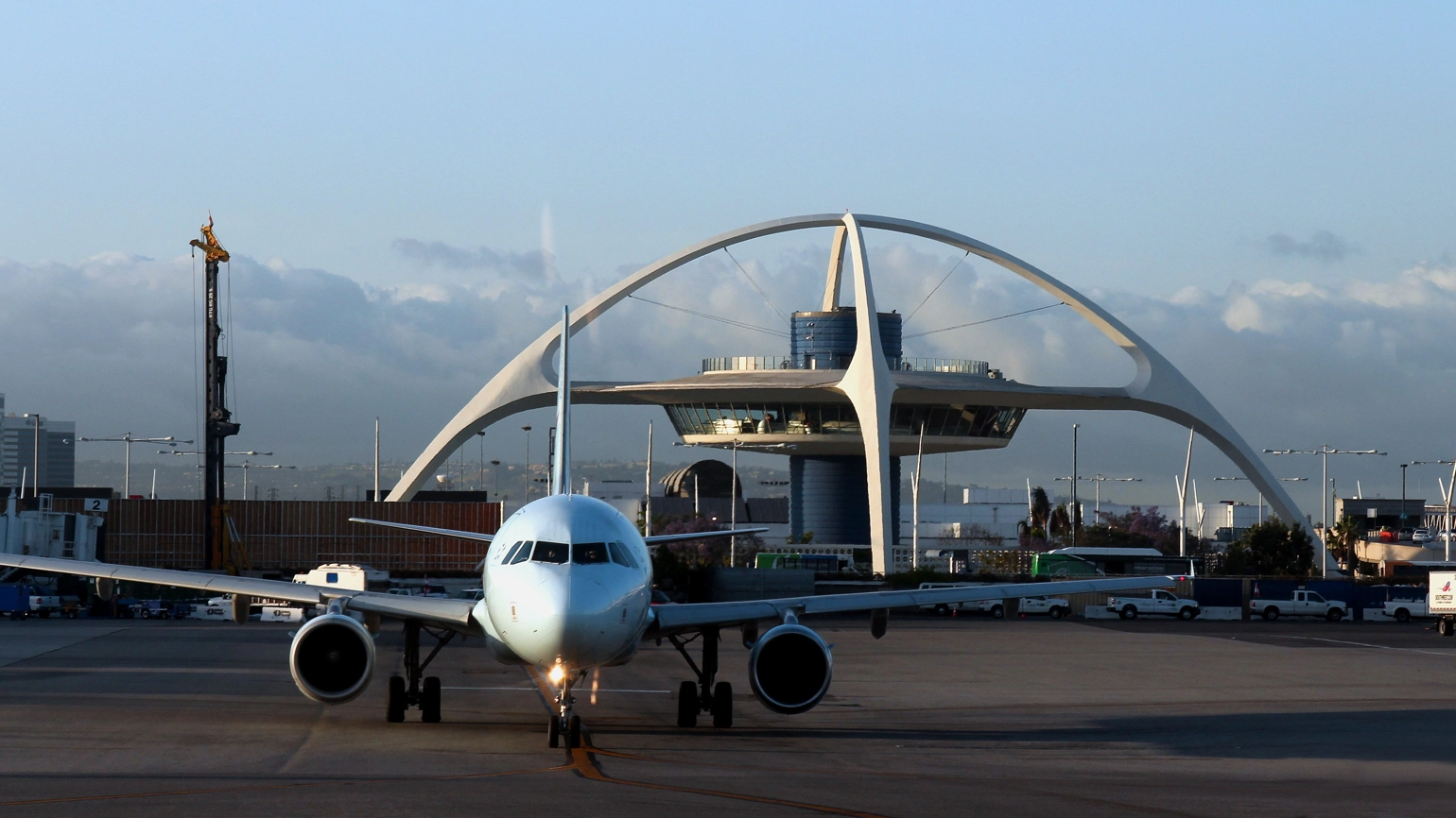 Photo of LA Airport plane about to depart Photo of LA Airport plane about to depart
