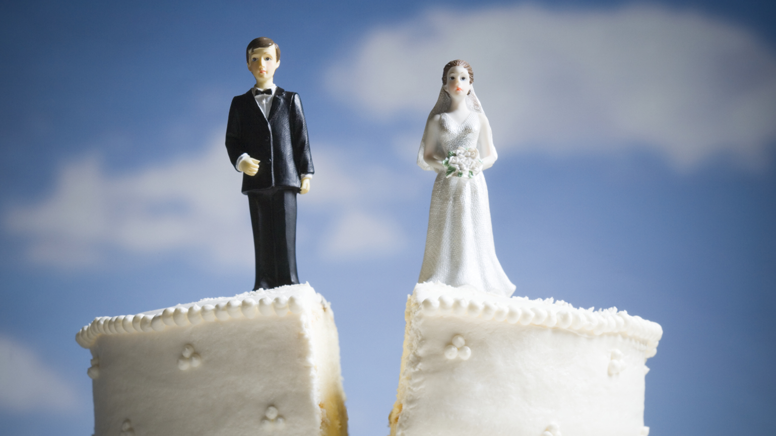 Wedding cake split in to two Wedding cake split in to two